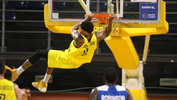 Ζεσταίνονται οι... μηχανές