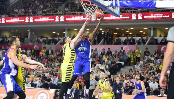 Η Εφές πήρε την πρώτη κούπα της σεζόν [vids]