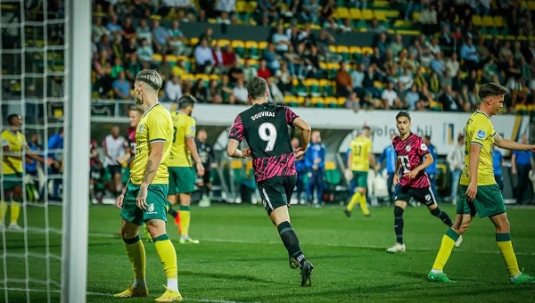 Eredivisie: Σούπερ Δουβίκας, με χατ-τρικ οδήγησε την Ουτρέχτη [vids]