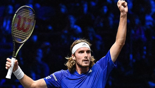 Laver Cup: Ο Τσιτσιπάς άνετα τον Σβάρτσμαν [vids]