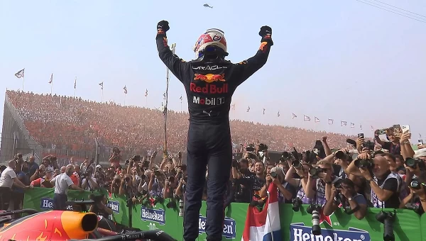 Formula 1: «Πάρτι» Φερστάπεν στην Ολλανδία [vids]