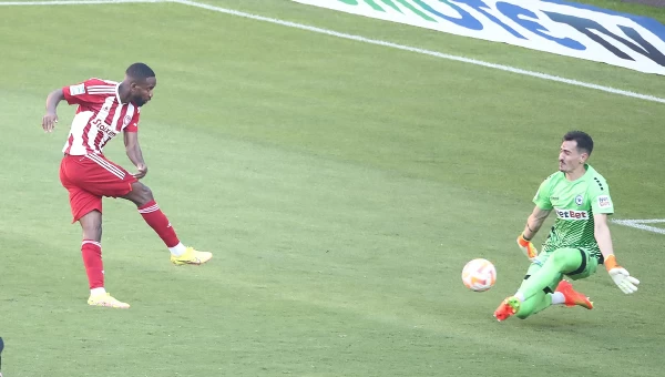 Super League: Φύσησε άνεμος αλλαγής με Μίτσελ και Μπακαμπού