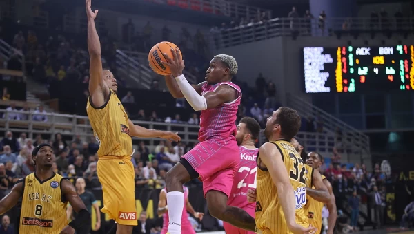 Η «διπρόσωπη» ΑΕΚ την... πάτησε από την Βόννη [vids]