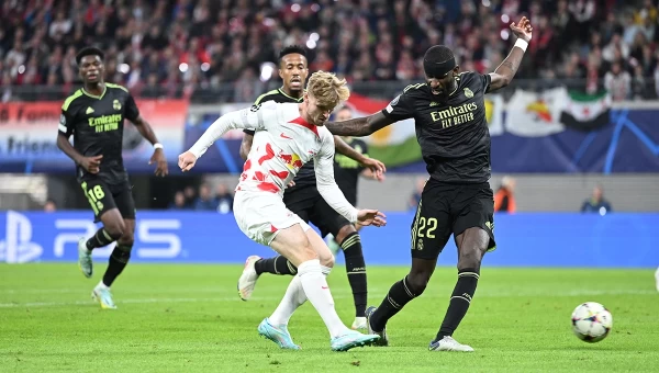 Champions League: Εντυπωσιακές Μίλαν, Μπενφίκα και Παρί [vids]