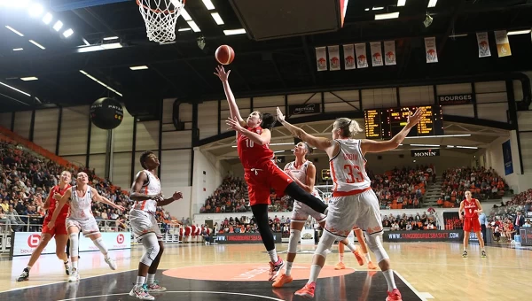 Euroleague Γυναικών: Ο Ολυμπιακός πάλεψε μέχρι τέλους με την Μπουρζ [vid]