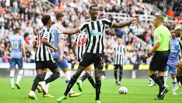 Με Νιουκάστλ και Σεβίλλη