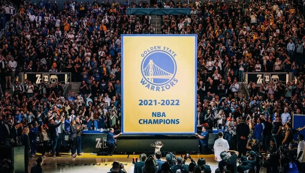 NBA: Η απονομή των δαχτυλιδιών στους Γουόριορς, η νίκη επί των Λέικερς και οι Σέλτικς (vids)