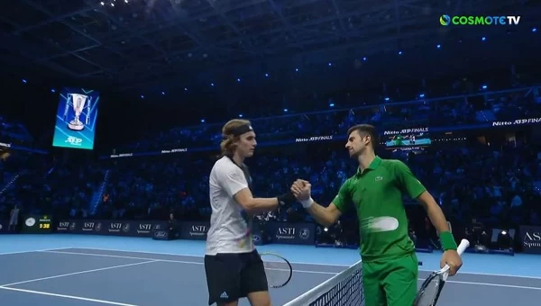 Ο Τσιτσιπάς υποκλίθηκε στον... αλάνθαστο «Νόλε» [vids]