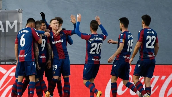 Ρεάλ Σαραγόσα και Λεβάντε!