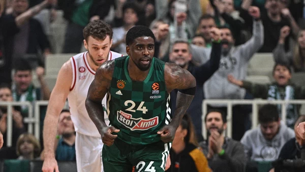 Πράσινο εξπρές με «καυτό» Μπέικον και «κλειδί» Λι! [vid]