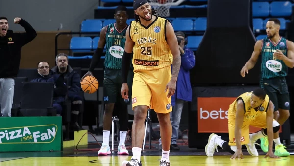 Απίθανη ΑΕΚ - Ανατροπή από το -25 και 2η θέση [vids]