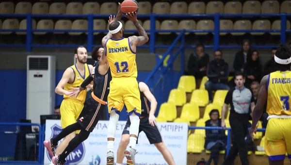 Παράσταση για ένα ρόλο στο Περιστέρι [vids]