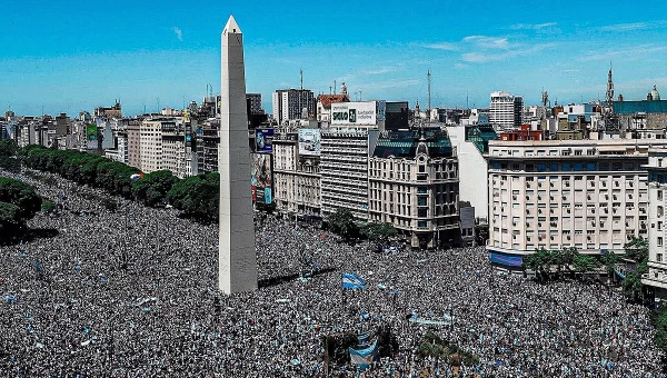 Μουντιάλ 2022: «Τρέλα» στην Αργεντινή για την Παγκόσμια Πρωταθλήτρια [vids]