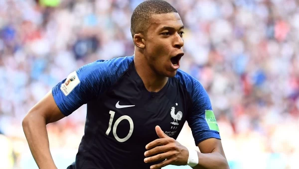 Λαμία, Γαλλία και Εμπαμπέ!