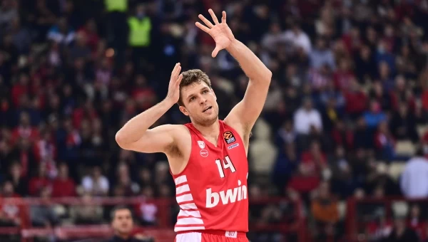 Οριστικά χωρίς Βεζένκοφ ο Ολυμπιακός κόντρα στον Παναθηναϊκό