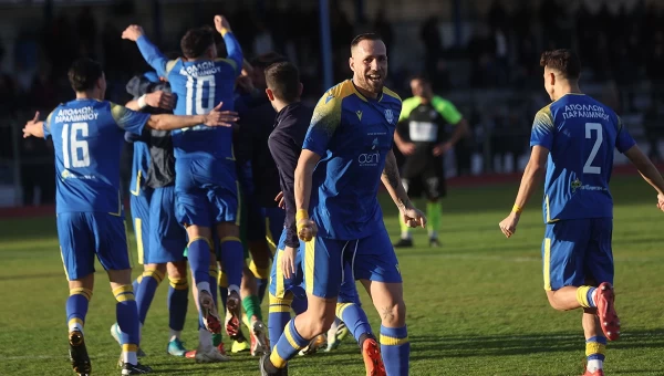 Ιστορική πρόκριση για τον Απόλλων Παραλιμνίου [vids]