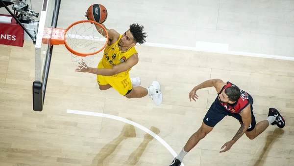 Η εξαιρετική Άλμπα «φρέναρε» την Μπασκόνια [vids]