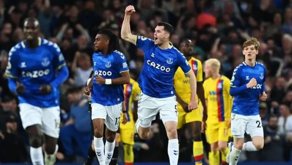 Με Εβερτον και Σταντάρ