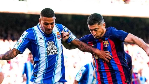 Η Εσπανιόλ κατήγγειλε την Μπαρτσελόνα για τον Λεβαντόφσκι