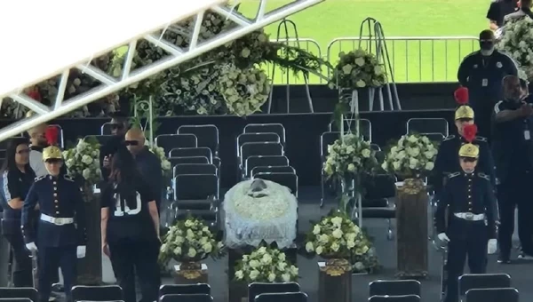 Πελέ: Χαμός στο τελευταίο «αντίο» του «βασιλιά» (vids)