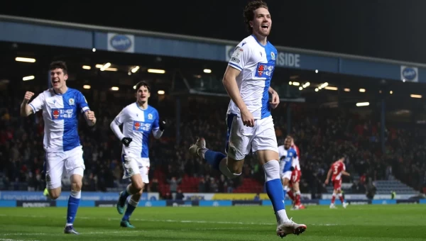 Τσάμπιονσιπ: Μπλάκμπερν-Γουίγκαν, πονταρίσματα στους γηπεδούχους