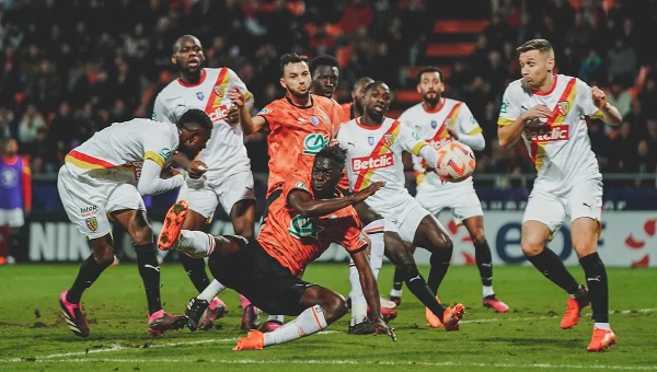 Η Λανς στα προημιτελικά μέσω... άσπρης βούλας [vid]