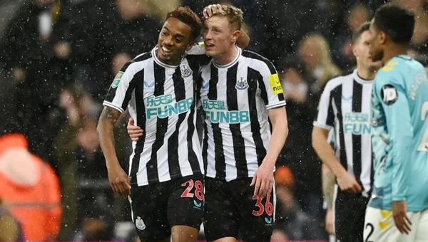 EFL Cup: Πανηγυρικά η Νιούκαστλ στον τελικό [vids]