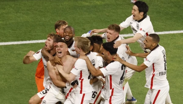 Τριάδα με προοπτική!