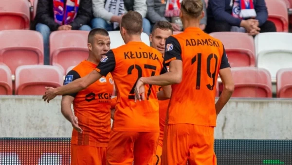 Α’ Πολωνίας: Ζαγκλέμπιε Λούμπιν-Μιέντζ Λέγκνιτσα, πήραν ψυχολογία οι γηπεδούχοι