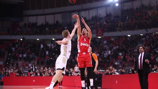 Ασταμάτητος ο Ολυμπιακός, αγγίζει το πλεονέκτημα της έδρας [vids]