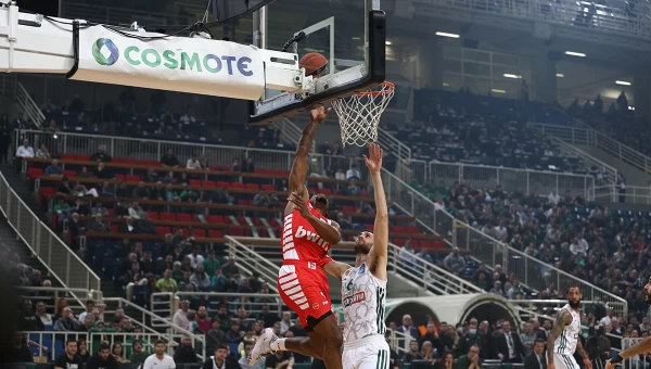 Ο Ολυμπιακός άντεξε στο ΟΑΚΑ και μεγάλωσε το σερί με τον Παναθηναϊκό [vids]