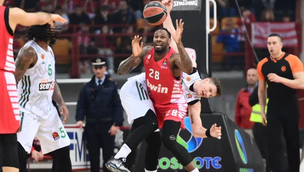 Στα ερυθρόλευκα το ντέρμπι [vids]