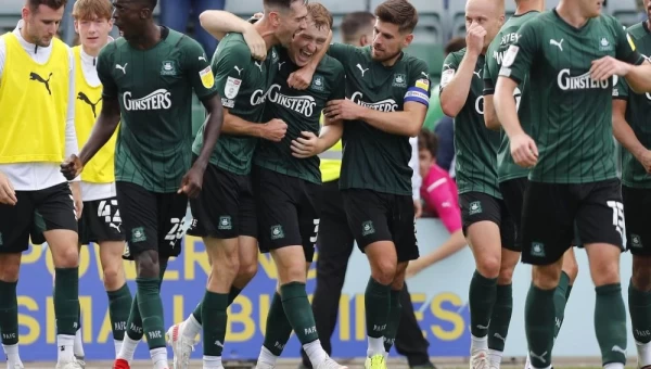 Δυάδα από το... Νησί!