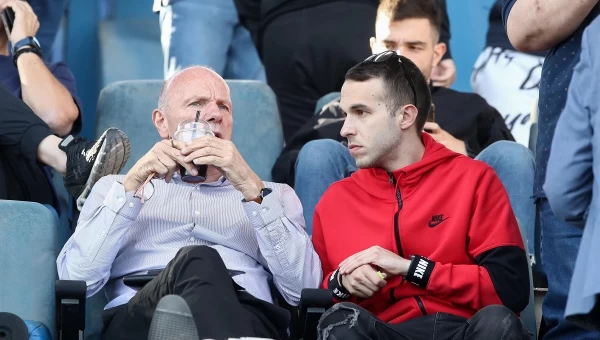 Ο Μπένετ κάλεσε τους προέδρους των 6 πρώτων για την διαιτησία