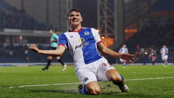 Τσάμπιονσιπ: Στόουκ-Μπλάκμπερν, αξία στο αουτσάιντερ!