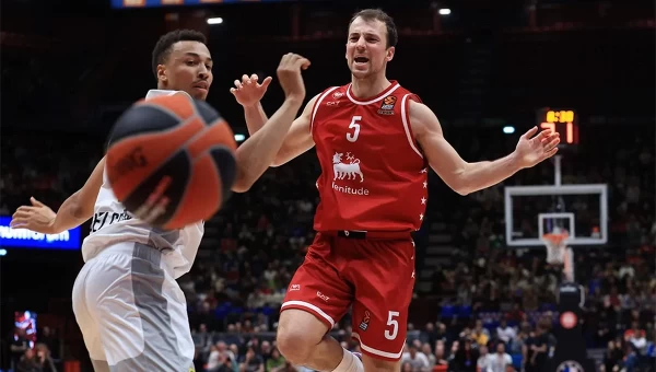 Η Αρμάνι έραψε... κοστούμι στην Παρτιζάν [vid]