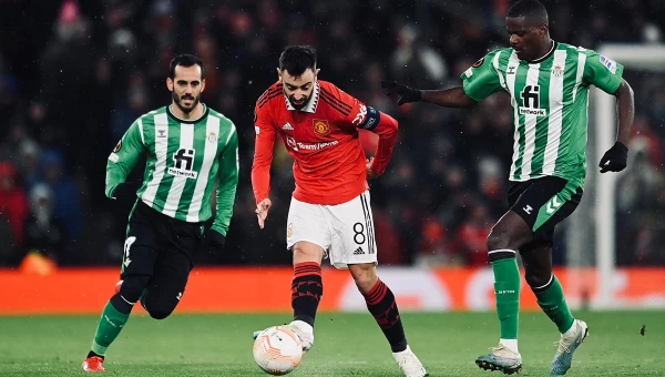 Οι «κόκκινοι διάβολοι» πέταγαν... φωτιές [vids]