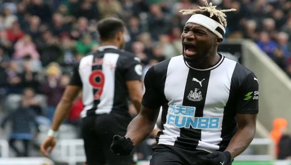 Με Νιουκάστλ και Βασιλεία