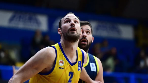 Το Περιστέρι και η Ομπραντόιρο