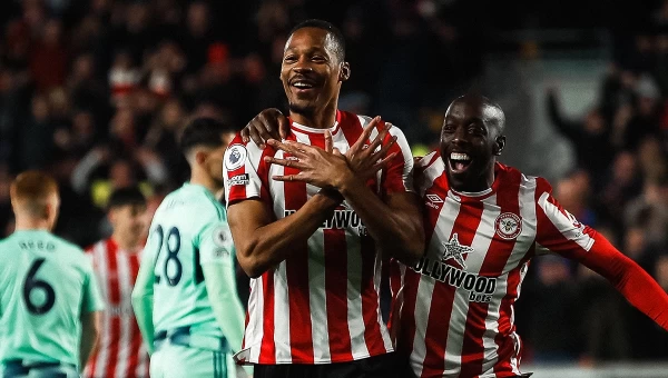 «Τρελαίνει» κόσμο η Μπρέντφορντ [vid]