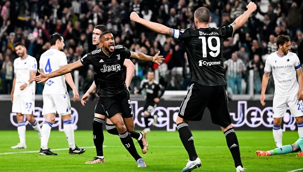 Η Γιουβέντους δεν τα παρατά [vids]