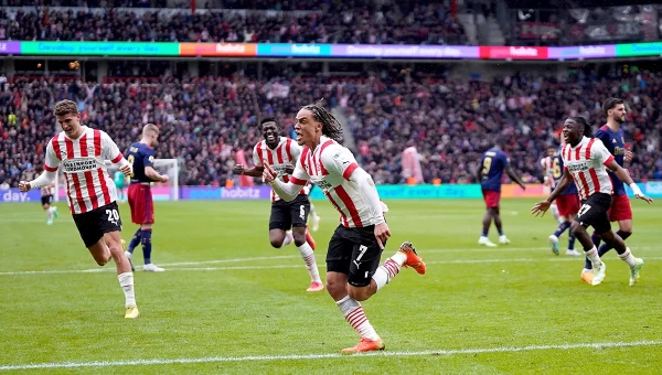 Σούπερ Αϊντχόφεν, έκανε... πάρτι με τον Άγιαξ [vid]