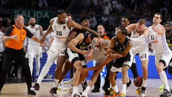 Μπουνιές και διακοπή στη Μαδρίτη - Αποφασίζει ο Αθλητικός Δικαστής [vids]