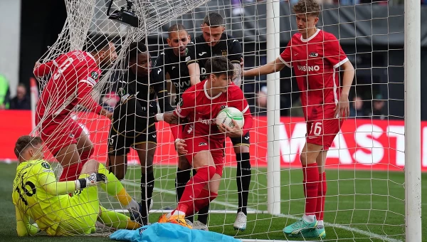 Η Άλκμααρ με... σφραγίδα Παυλίδη στα ημιτελικά [vids]