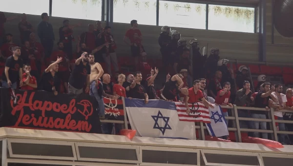 ΑΕΚ: Χαμός των οπαδών της Χάποελ Ιερουσαλήμ έξω από το ξενοδοχείο