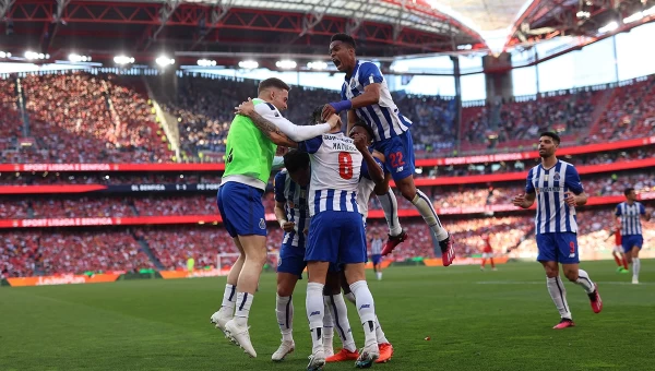 Οι «δράκοι» έβαλαν... φωτιά στο «da Luz» [vids]