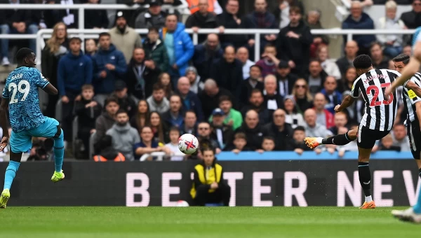 «Διαστημική» Νιούκαστλ, ασταμάτητη Γουέστ Χαμ [vids]