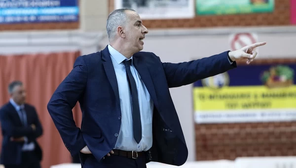 Ψήφος εμπιστοσύνης σε Λιμνιάτη [vid]