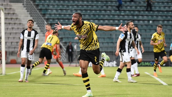 «Κιτρινόμαυρη» κυριαρχία με 10 παίκτες και ιστορικό νταμπλ! [vids]