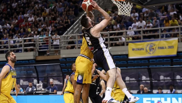 Ο Τρίτων μετά από 44 χρόνια στη μεγάλη κατηγορία [vids]